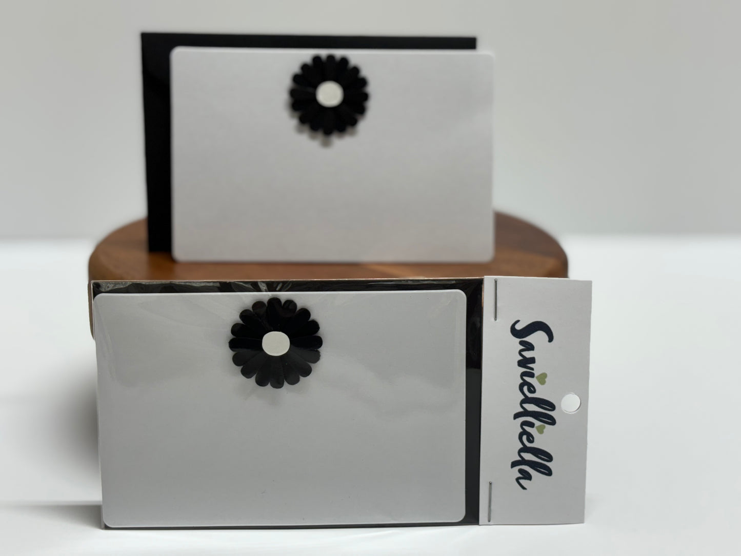 Note Black and Black/White Flower